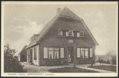 17407 Gezicht op het pension ( Vacantie Home ) Confidentia (Rijksstraatweg 17) te Leersum.